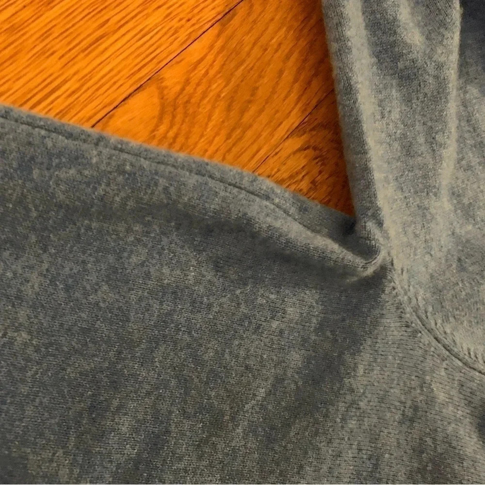 L.L.Bean Blue 100%  Cashmere Sweater Size Medium - Picture 8 of 8